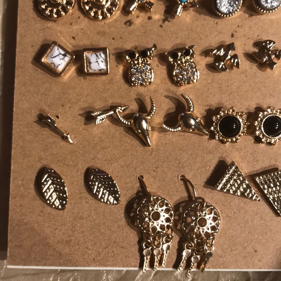 3/50$ NWT 20 PAIRS of Fashion EARINGS - Picture 2 of 5